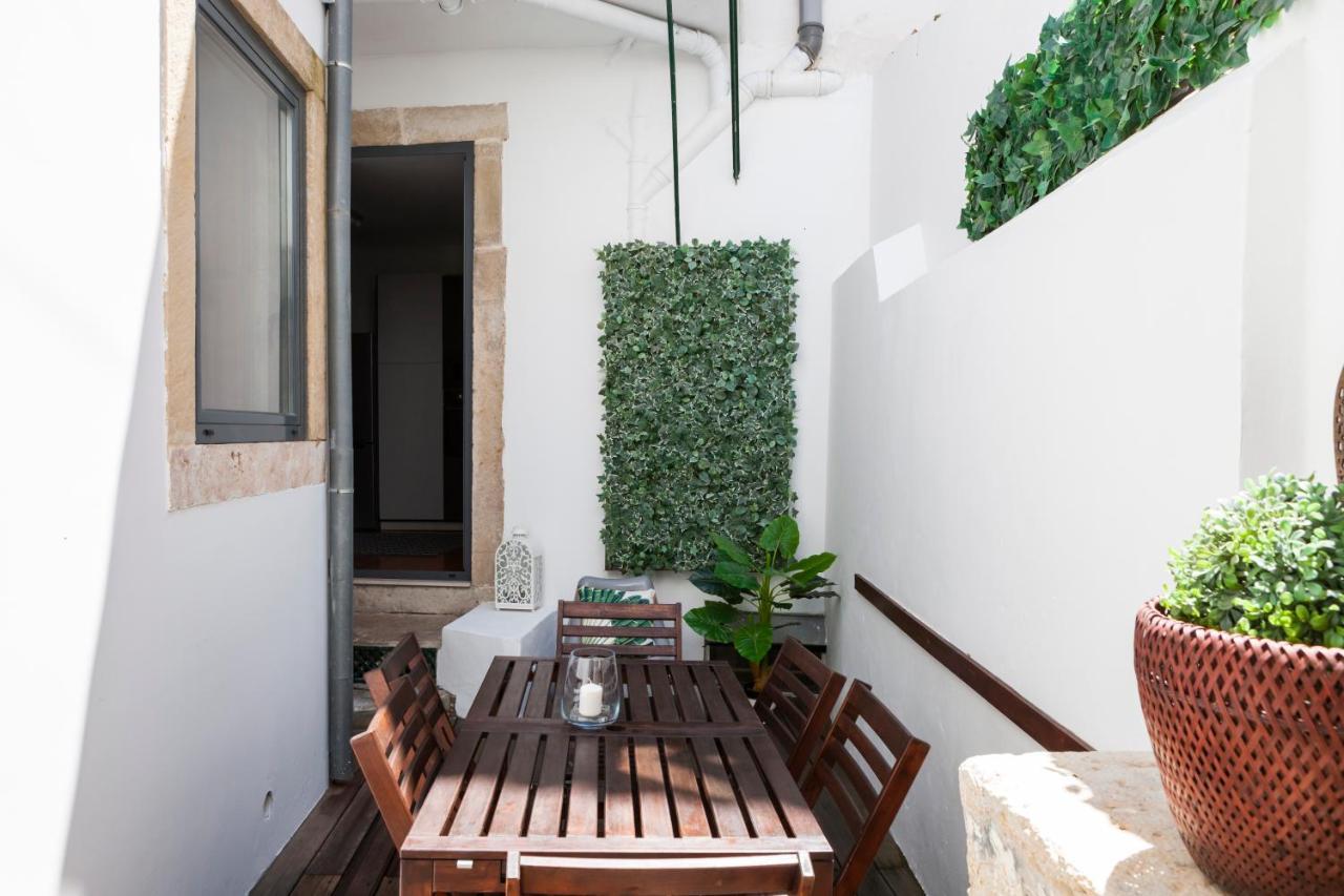Alfama Terrace Apartment With Authentic XVIII Tiles And Historic Notes 3 Bedrooms & 2 Bathrooms Ac リスボン エクステリア 写真