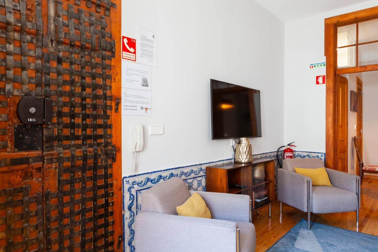 Alfama Terrace Apartment With Authentic XVIII Tiles And Historic Notes 3 Bedrooms & 2 Bathrooms Ac リスボン エクステリア 写真