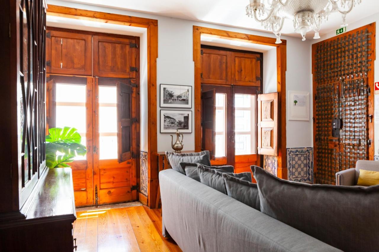 Alfama Terrace Apartment With Authentic XVIII Tiles And Historic Notes 3 Bedrooms & 2 Bathrooms Ac リスボン エクステリア 写真