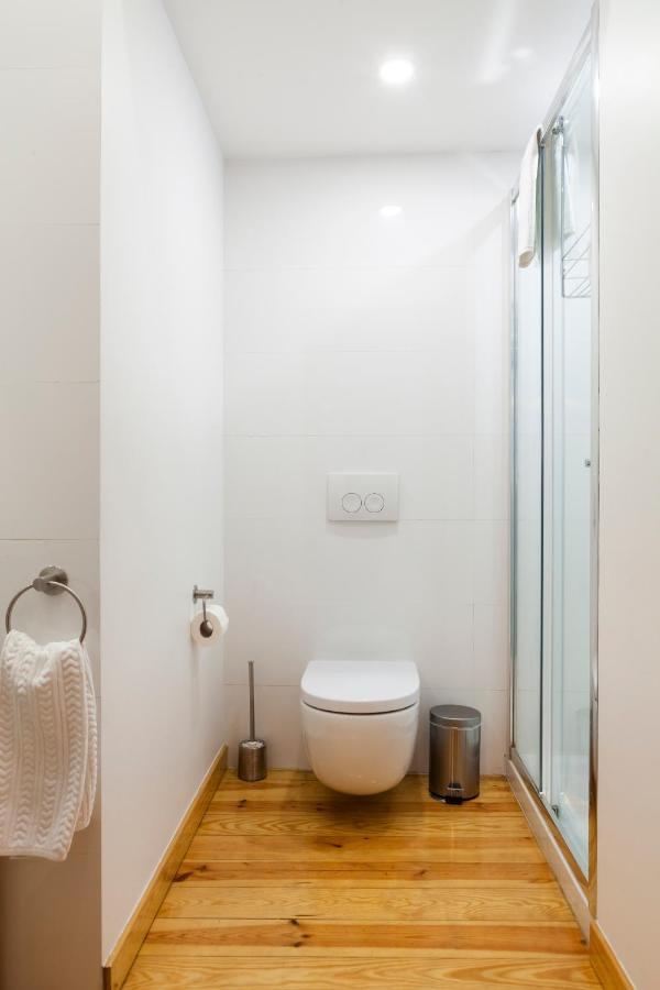 Alfama Terrace Apartment With Authentic XVIII Tiles And Historic Notes 3 Bedrooms & 2 Bathrooms Ac リスボン エクステリア 写真