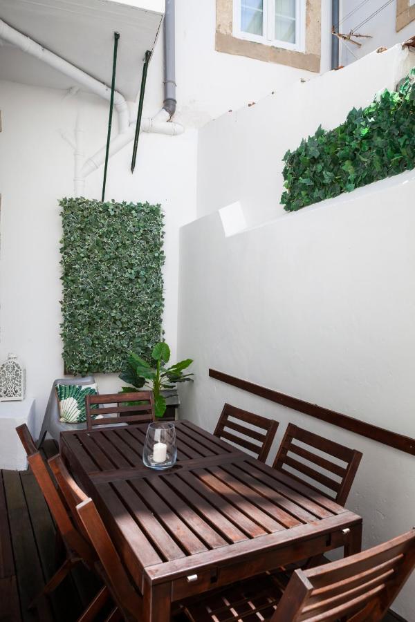 Alfama Terrace Apartment With Authentic XVIII Tiles And Historic Notes 3 Bedrooms & 2 Bathrooms Ac リスボン エクステリア 写真