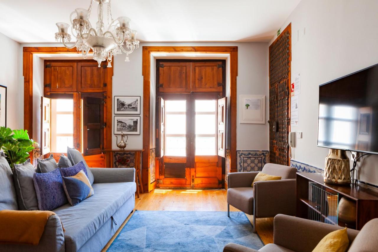 Alfama Terrace Apartment With Authentic XVIII Tiles And Historic Notes 3 Bedrooms & 2 Bathrooms Ac リスボン エクステリア 写真