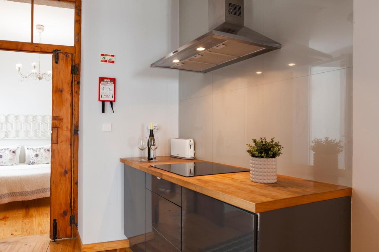 Alfama Terrace Apartment With Authentic XVIII Tiles And Historic Notes 3 Bedrooms & 2 Bathrooms Ac リスボン エクステリア 写真
