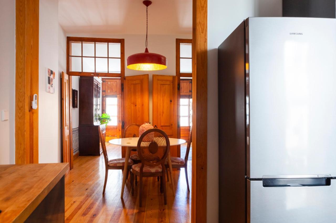 Alfama Terrace Apartment With Authentic XVIII Tiles And Historic Notes 3 Bedrooms & 2 Bathrooms Ac リスボン エクステリア 写真