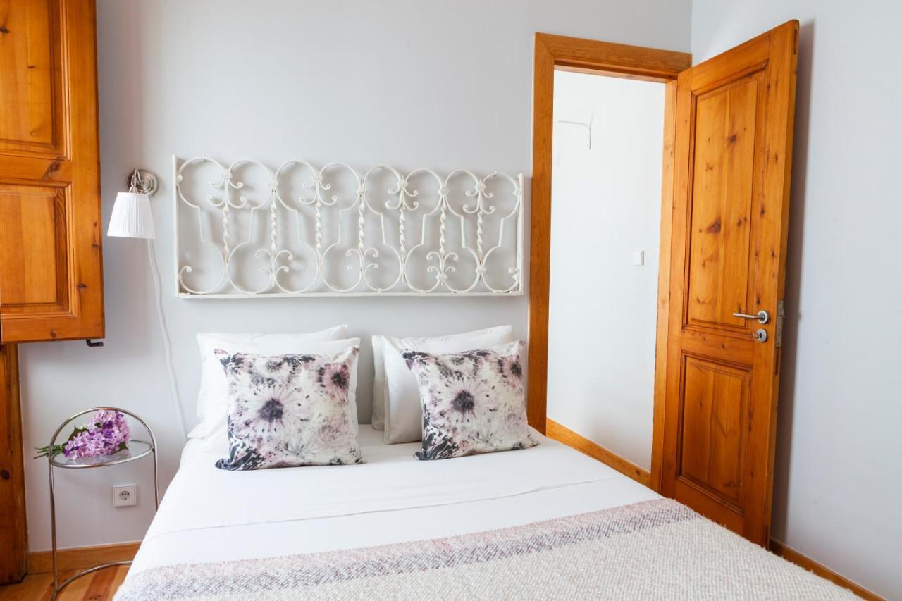 Alfama Terrace Apartment With Authentic XVIII Tiles And Historic Notes 3 Bedrooms & 2 Bathrooms Ac リスボン エクステリア 写真