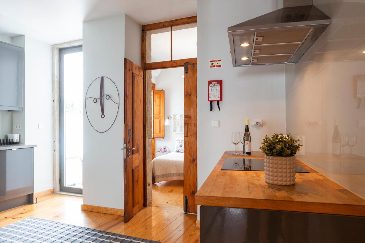 Alfama Terrace Apartment With Authentic XVIII Tiles And Historic Notes 3 Bedrooms & 2 Bathrooms Ac リスボン エクステリア 写真