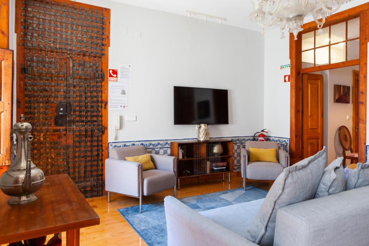 Alfama Terrace Apartment With Authentic XVIII Tiles And Historic Notes 3 Bedrooms & 2 Bathrooms Ac リスボン エクステリア 写真