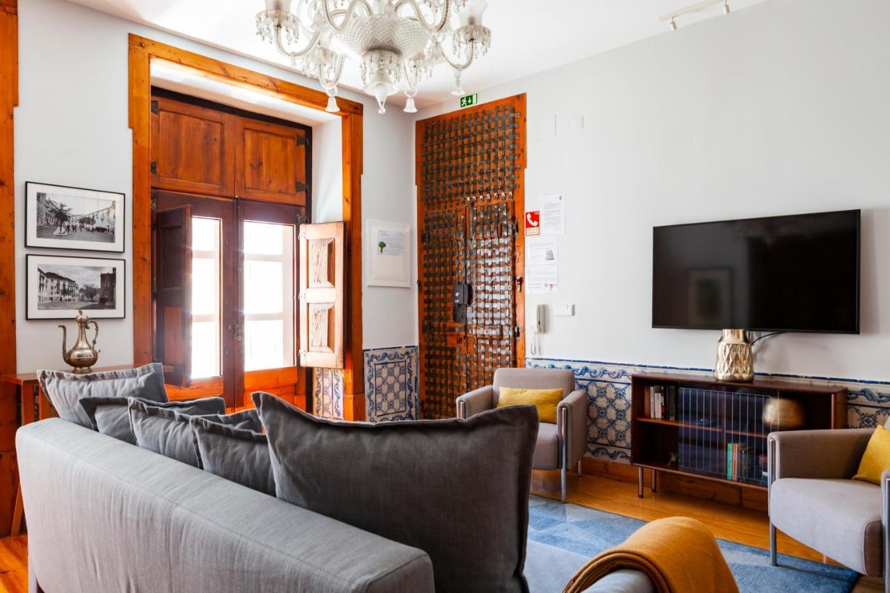 Alfama Terrace Apartment With Authentic XVIII Tiles And Historic Notes 3 Bedrooms & 2 Bathrooms Ac リスボン エクステリア 写真