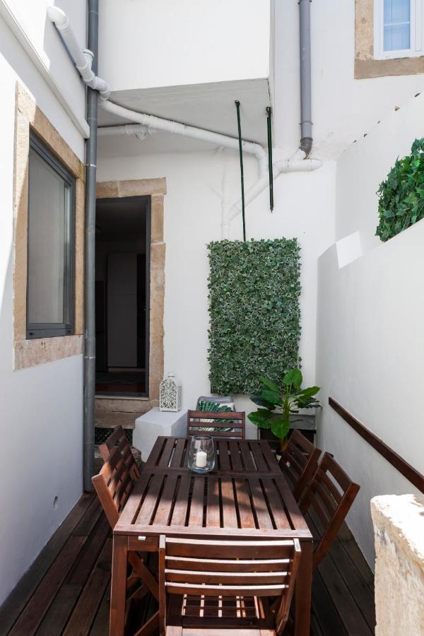 Alfama Terrace Apartment With Authentic XVIII Tiles And Historic Notes 3 Bedrooms & 2 Bathrooms Ac リスボン エクステリア 写真