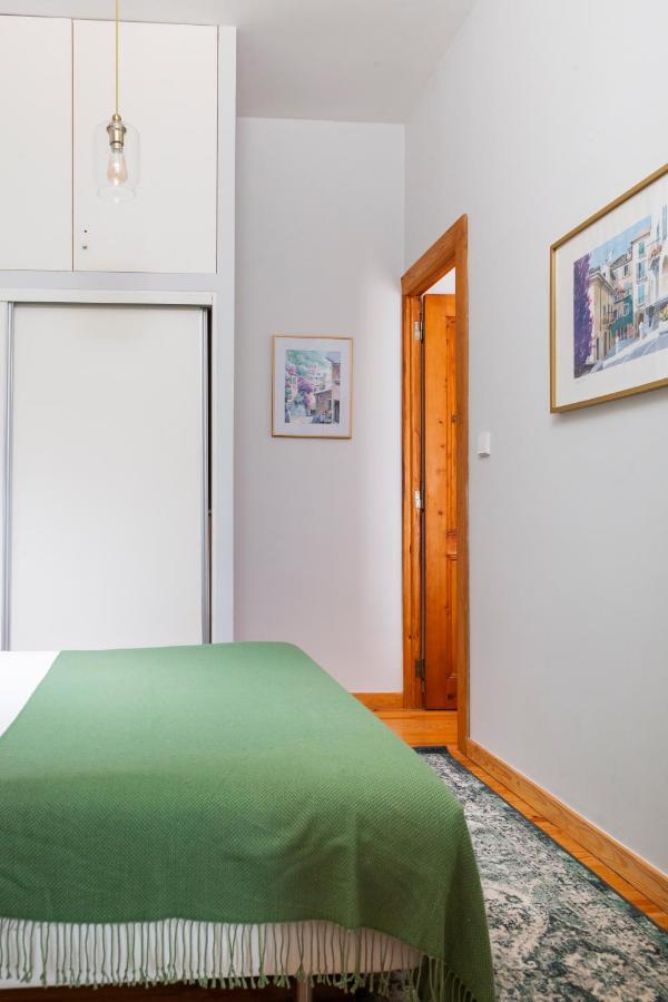 Alfama Terrace Apartment With Authentic XVIII Tiles And Historic Notes 3 Bedrooms & 2 Bathrooms Ac リスボン エクステリア 写真