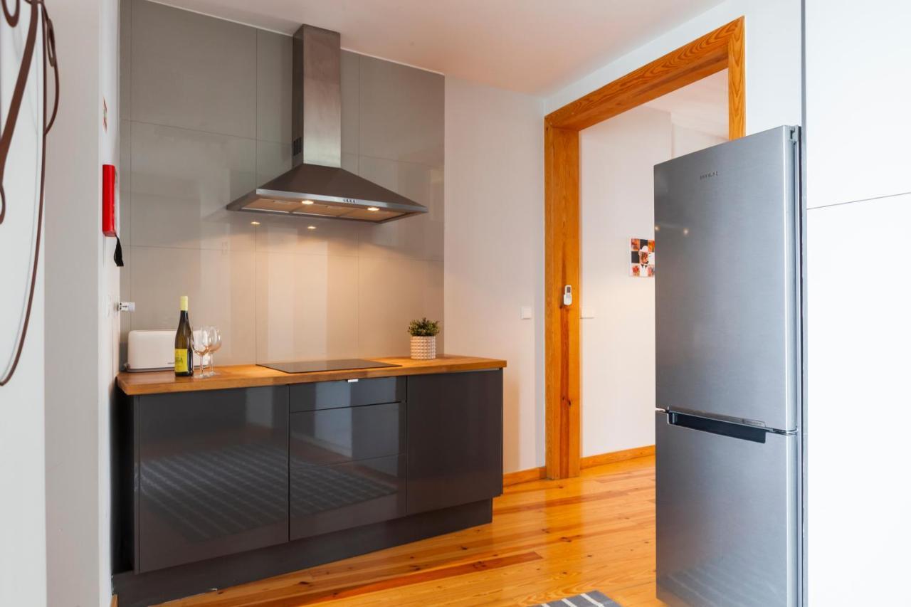 Alfama Terrace Apartment With Authentic XVIII Tiles And Historic Notes 3 Bedrooms & 2 Bathrooms Ac リスボン エクステリア 写真