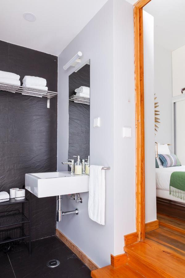 Alfama Terrace Apartment With Authentic XVIII Tiles And Historic Notes 3 Bedrooms & 2 Bathrooms Ac リスボン エクステリア 写真
