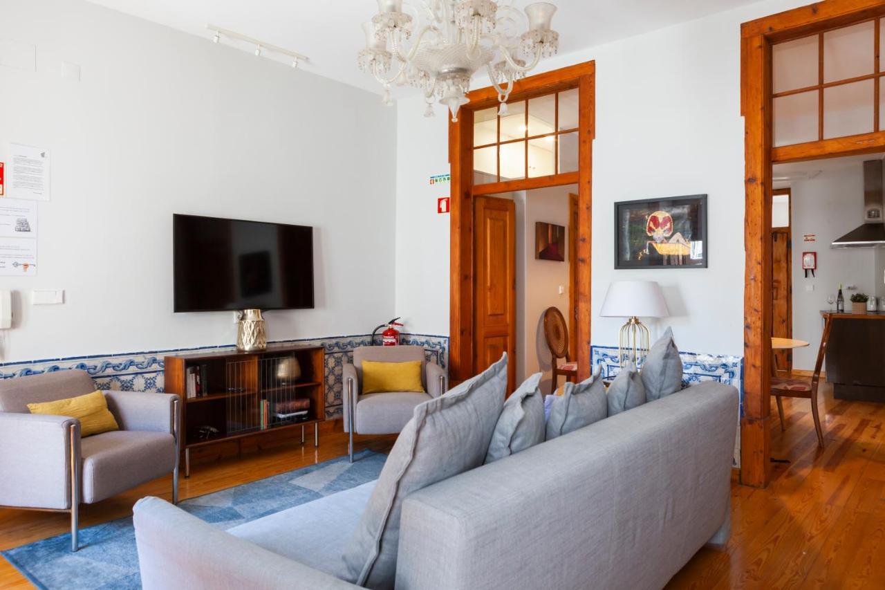 Alfama Terrace Apartment With Authentic XVIII Tiles And Historic Notes 3 Bedrooms & 2 Bathrooms Ac リスボン エクステリア 写真