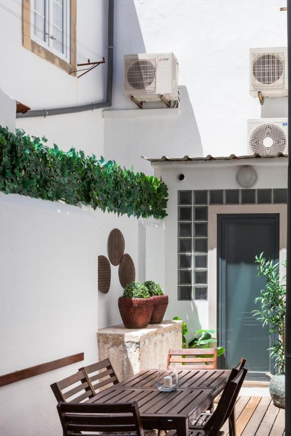 Alfama Terrace Apartment With Authentic XVIII Tiles And Historic Notes 3 Bedrooms & 2 Bathrooms Ac リスボン エクステリア 写真