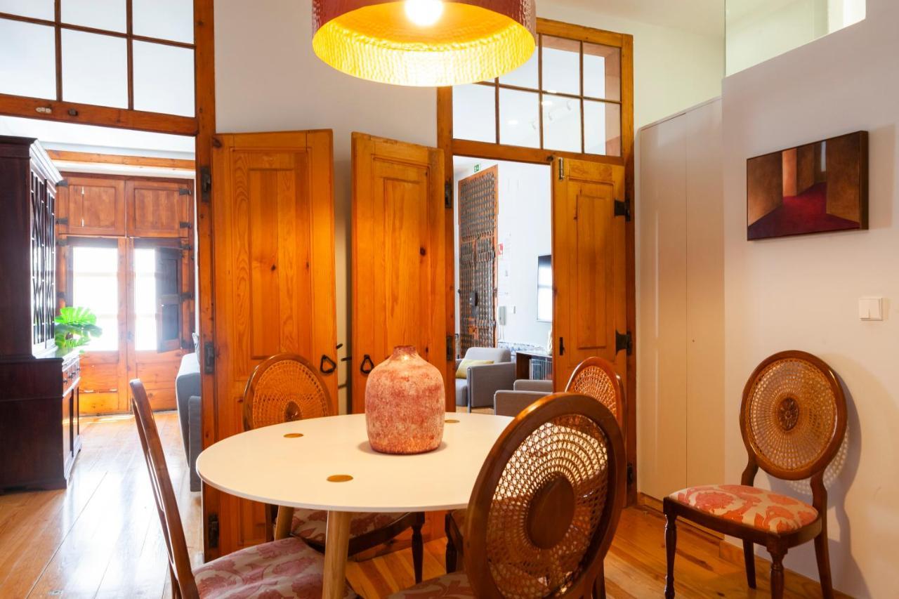 Alfama Terrace Apartment With Authentic XVIII Tiles And Historic Notes 3 Bedrooms & 2 Bathrooms Ac リスボン エクステリア 写真