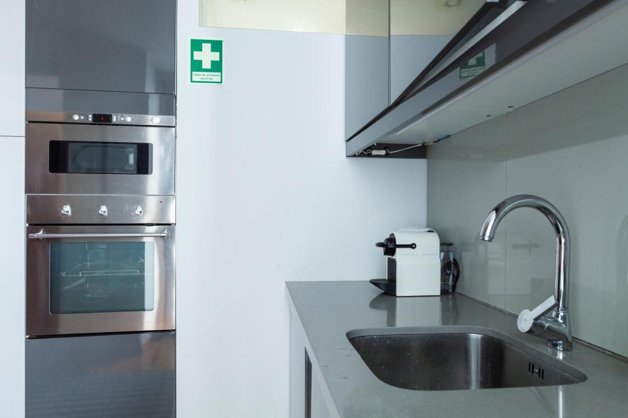 Alfama Terrace Apartment With Authentic XVIII Tiles And Historic Notes 3 Bedrooms & 2 Bathrooms Ac リスボン エクステリア 写真