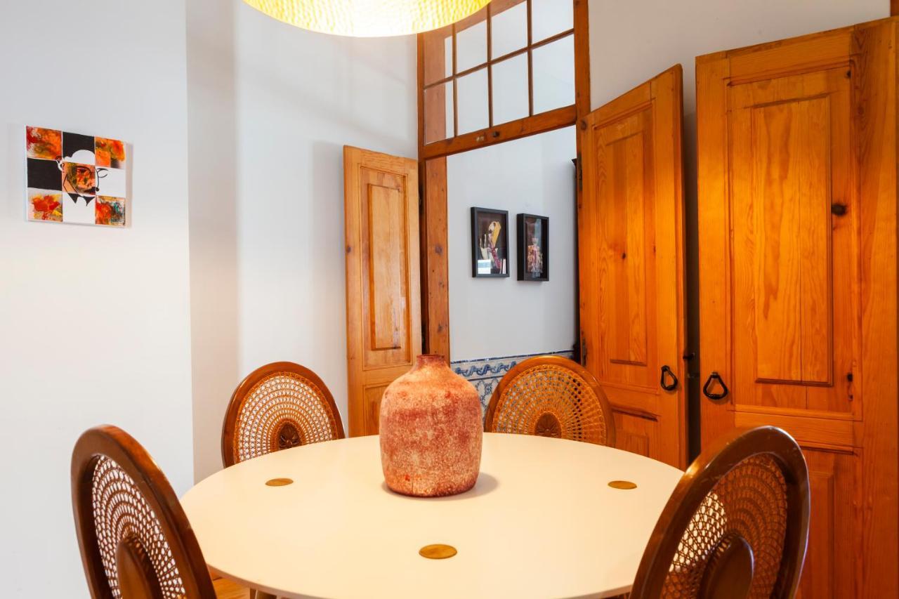 Alfama Terrace Apartment With Authentic XVIII Tiles And Historic Notes 3 Bedrooms & 2 Bathrooms Ac リスボン エクステリア 写真
